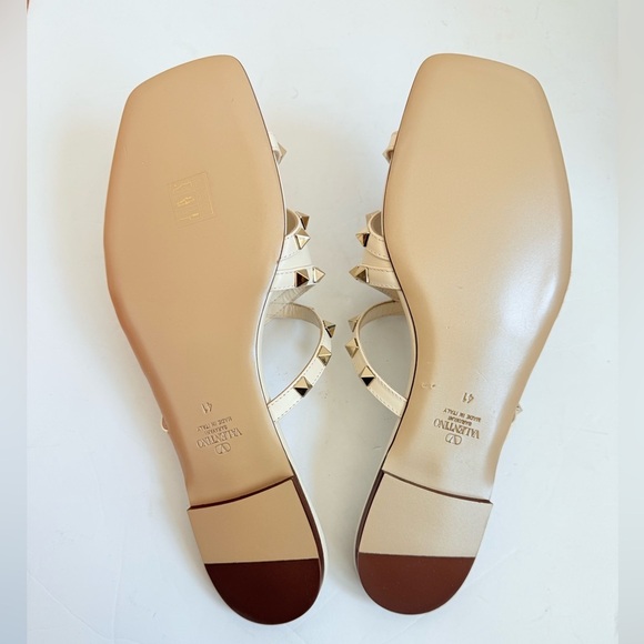 Valentino Garavani Mystic White Gold Strappy Rockstud Flat sandals EU 41 - Picture 4 of 10